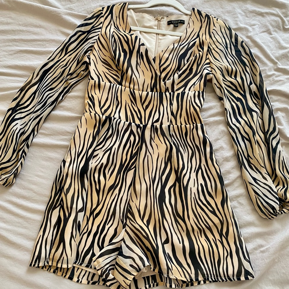 GUESS Long Sleeve Pixie Romper (Leopard) size 2